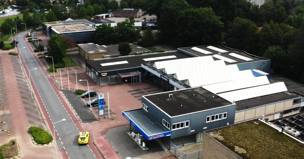 Luchtfoto van het pand aan de Industrieweg in Meppel waar Autohuis van Wieren en autobedrijf Meijer zitten